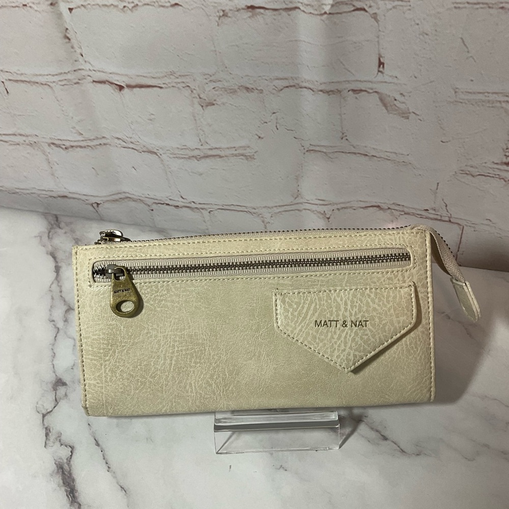 NWOT Matt & Nat Cream Wallet